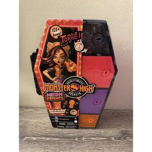 Monster High Neon Frights Toralei Fashion Doll Skulltimate Secrets Locker CS9